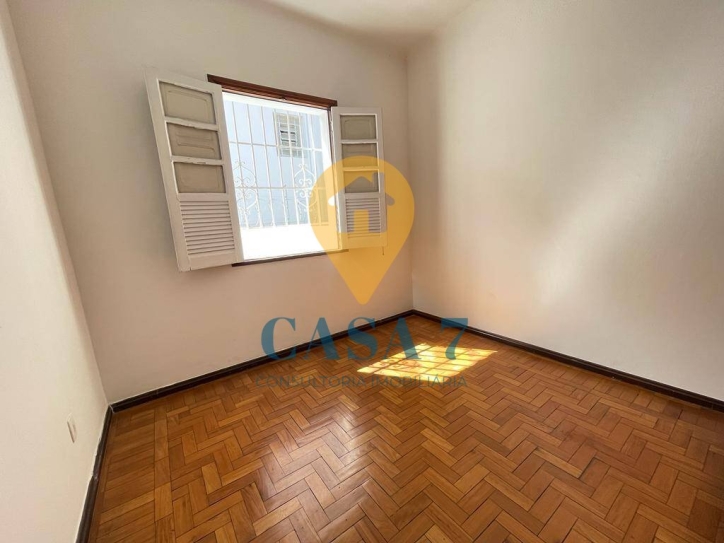 Casa à venda com 4 quartos, 300m² - Foto 1