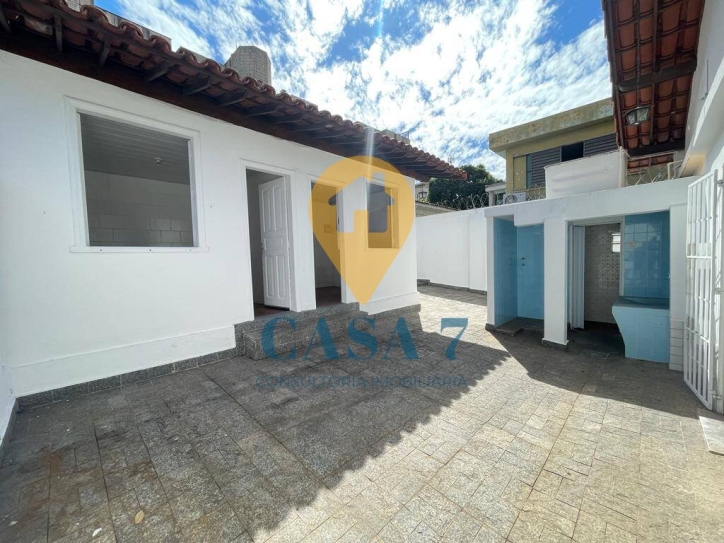 Casa à venda com 4 quartos, 300m² - Foto 2