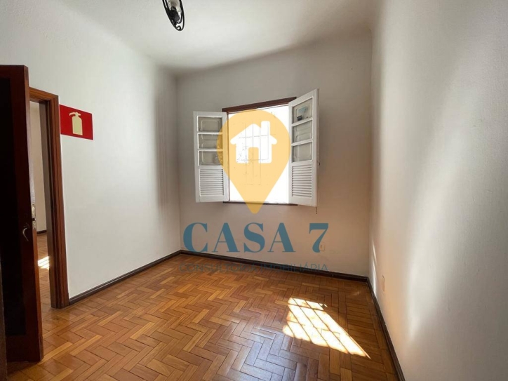 Casa à venda com 4 quartos, 300m² - Foto 4