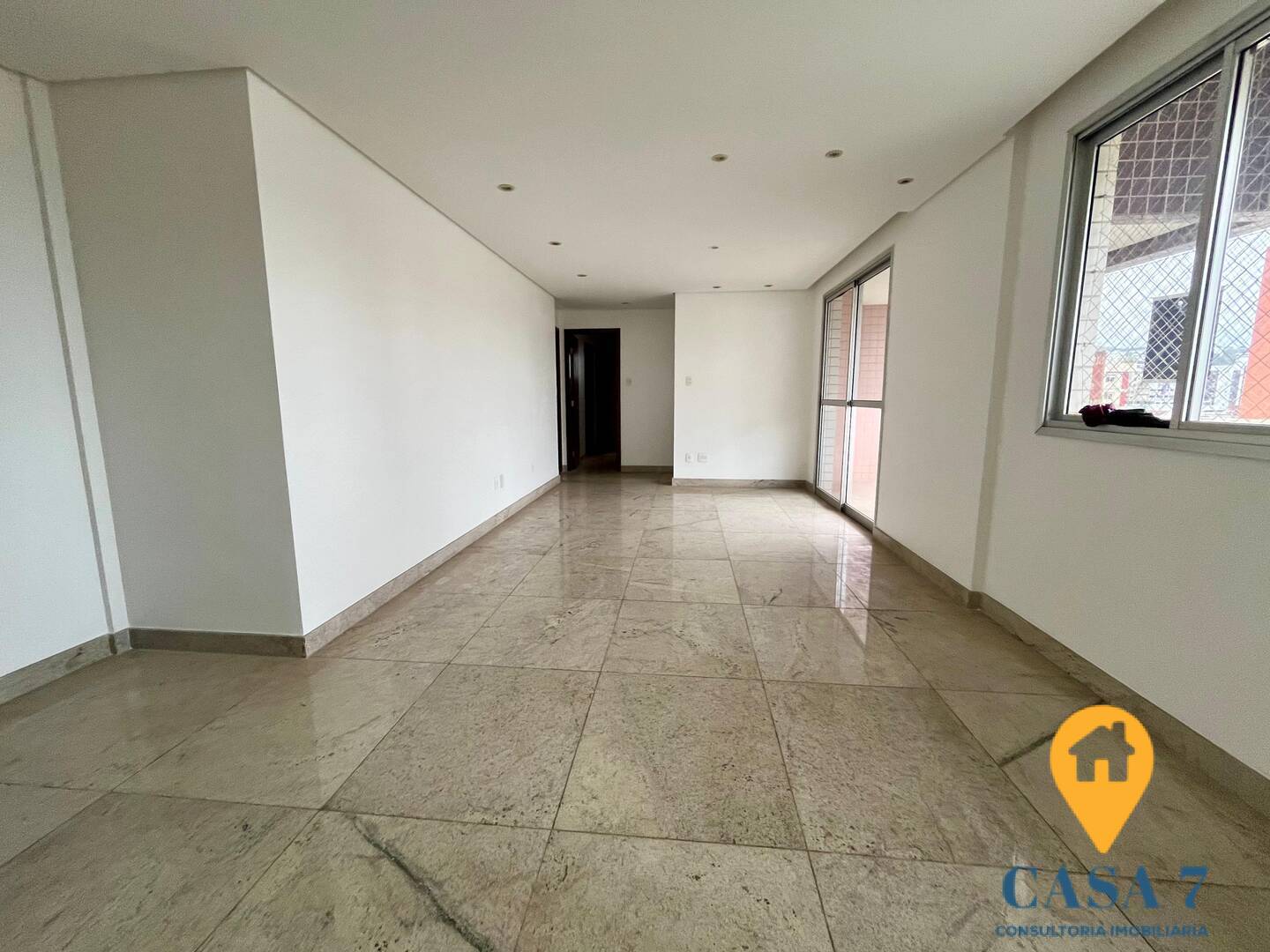 Apartamento para alugar com 4 quartos, 160m² - Foto 1