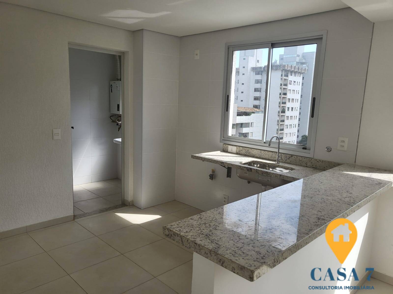 Apartamento à venda com 4 quartos, 180m² - Foto 2