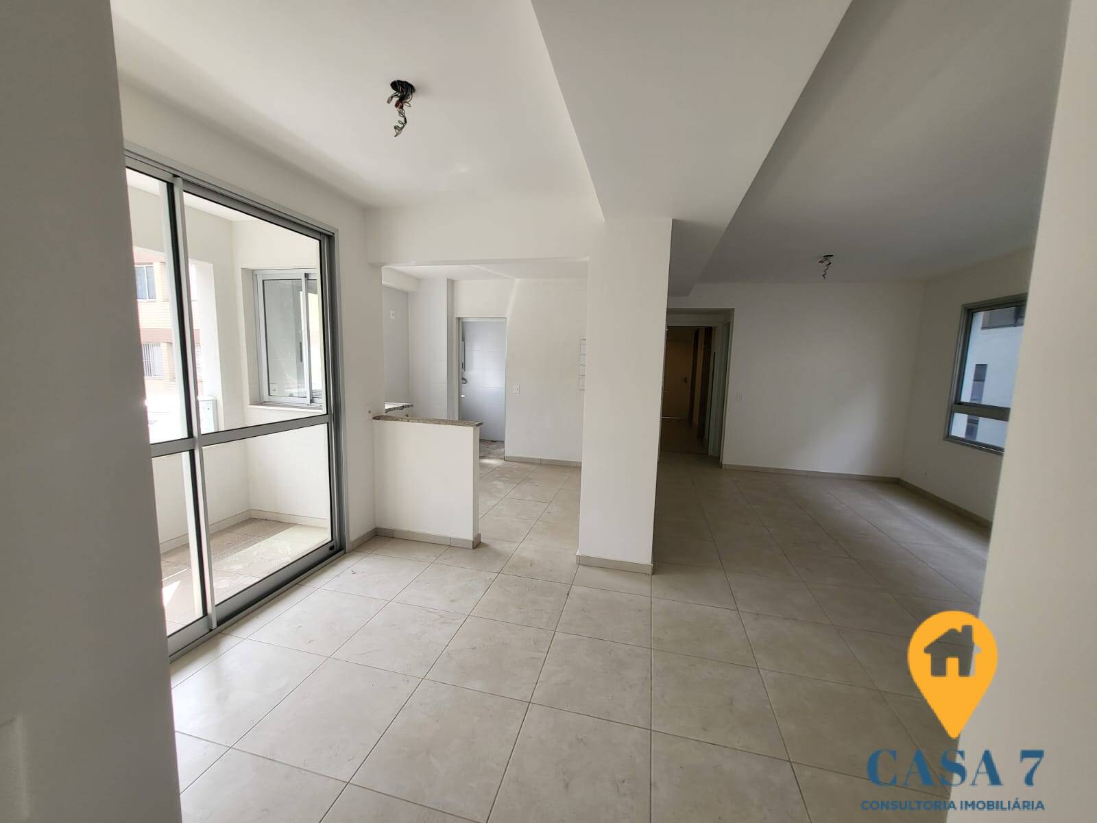 Apartamento à venda com 3 quartos, 90m² - Foto 1