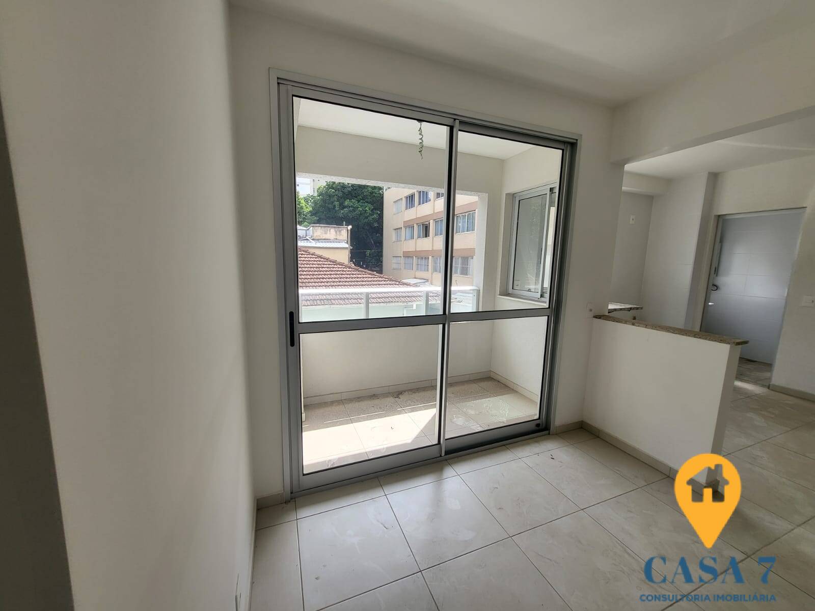 Apartamento à venda com 3 quartos, 90m² - Foto 2