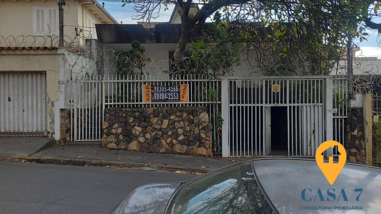 Casa para alugar com 5 quartos, 400m² - Foto 1