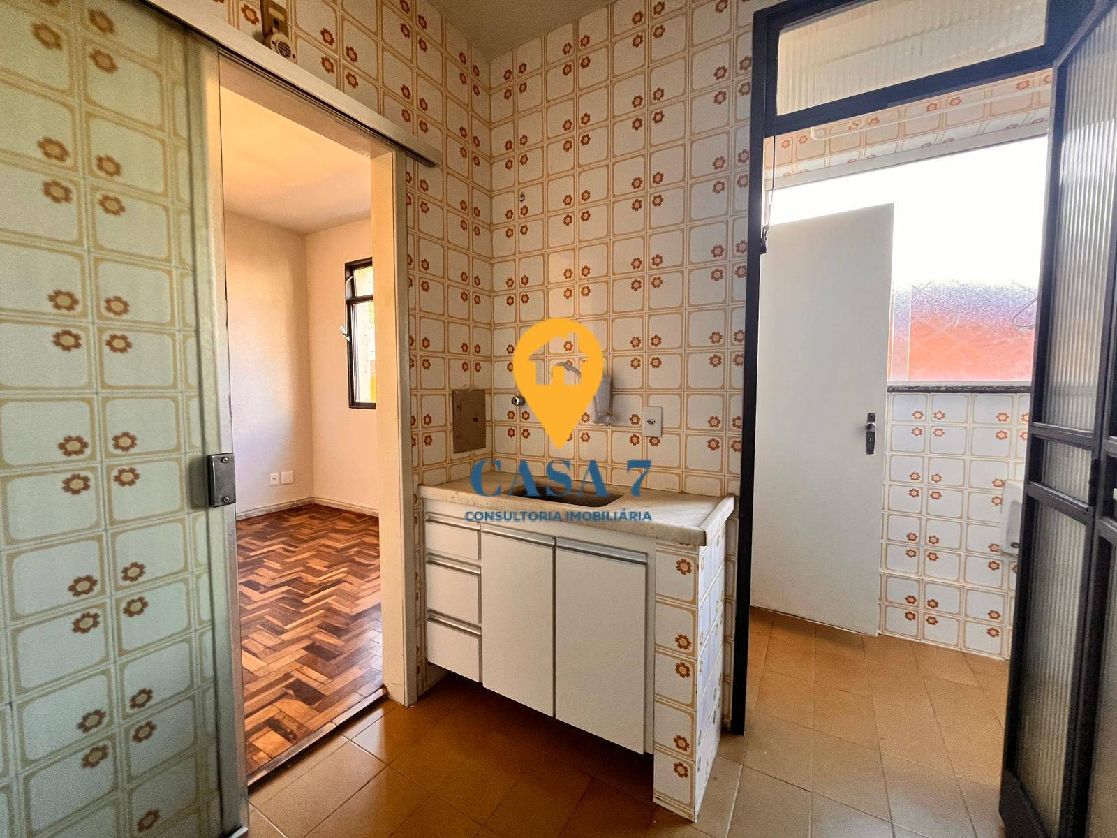 Apartamento à venda com 2 quartos, 70m² - Foto 2