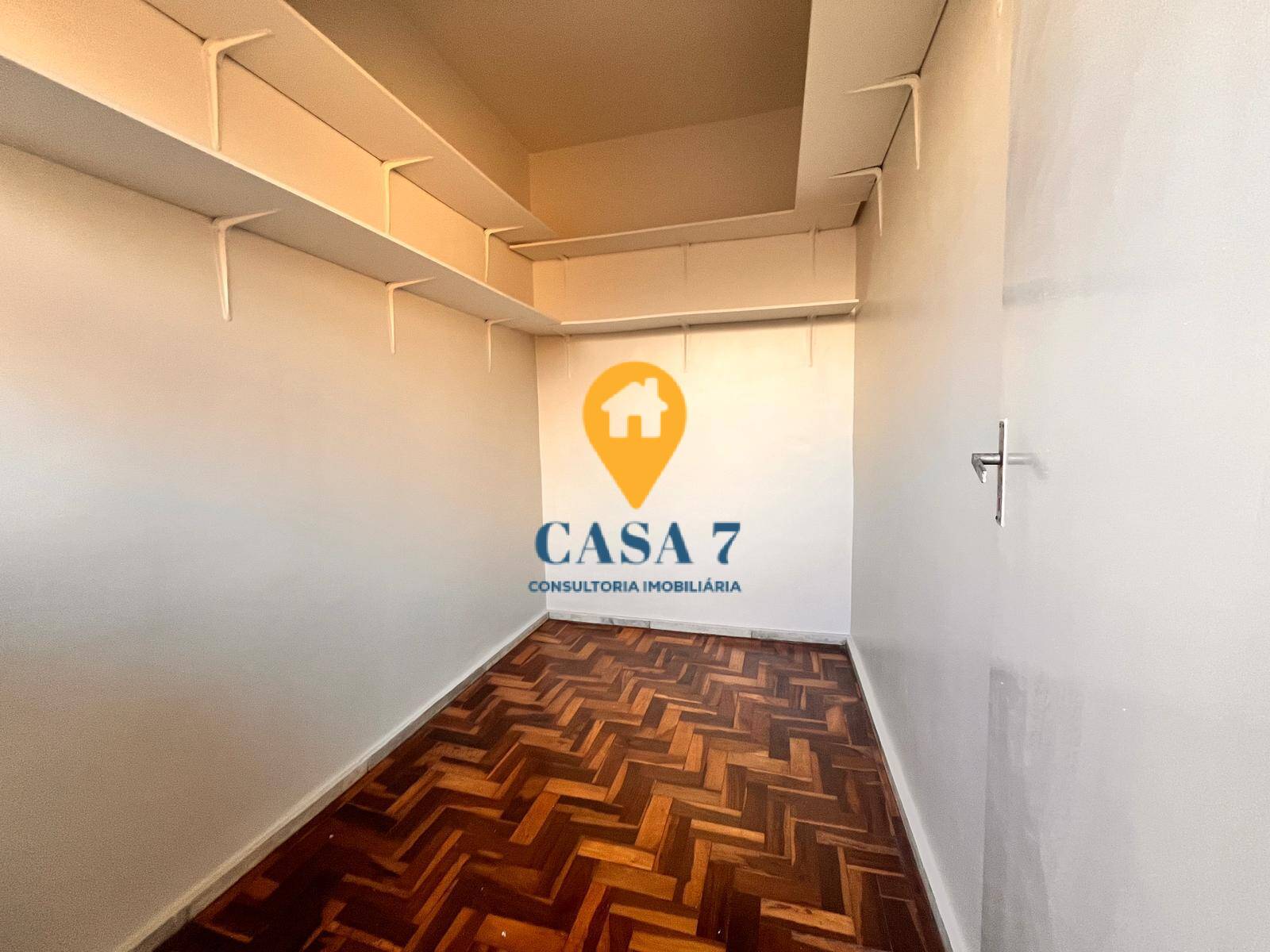 Apartamento à venda com 2 quartos, 70m² - Foto 4