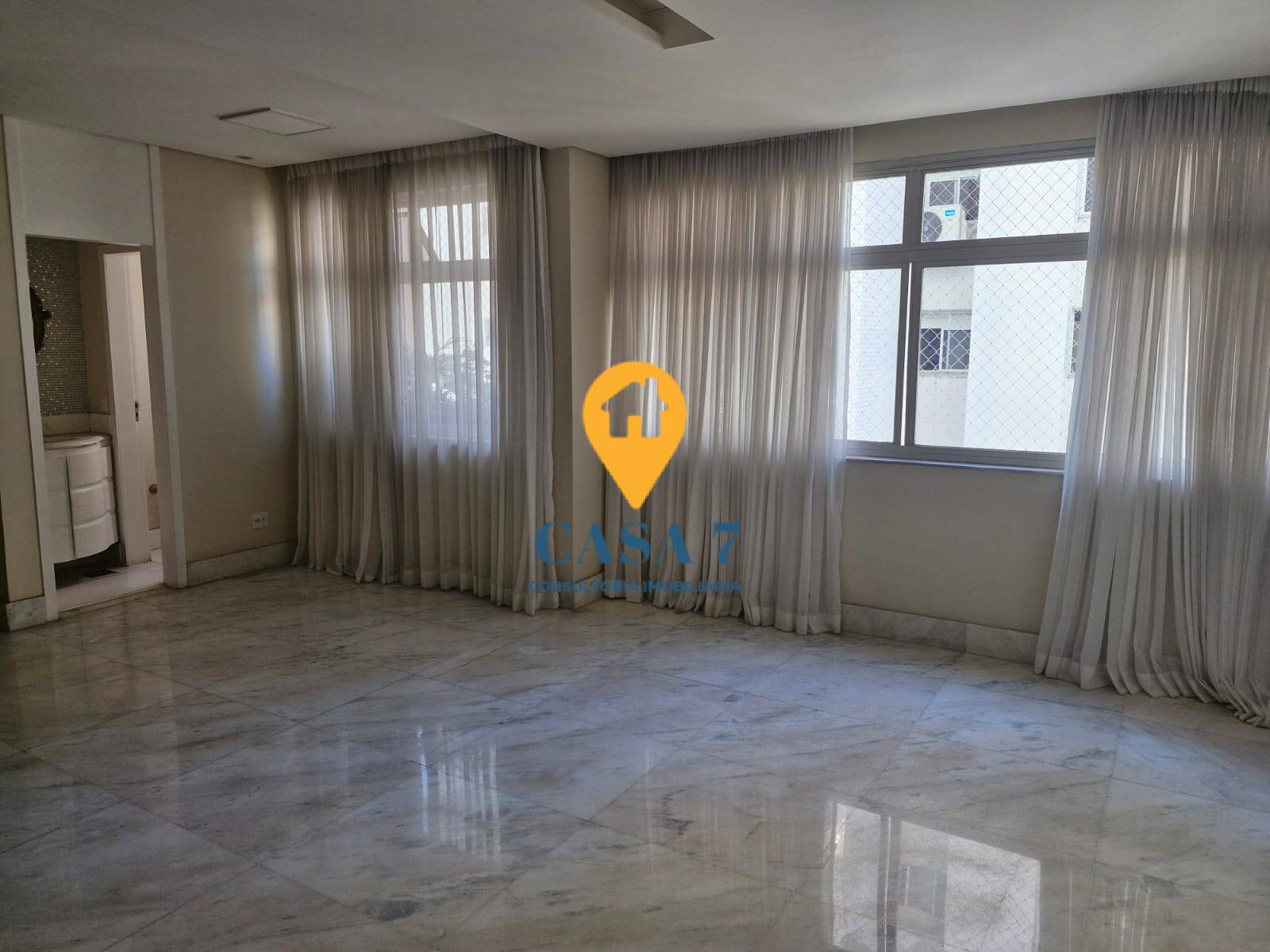 Apartamento para alugar com 4 quartos, 190m² - Foto 3